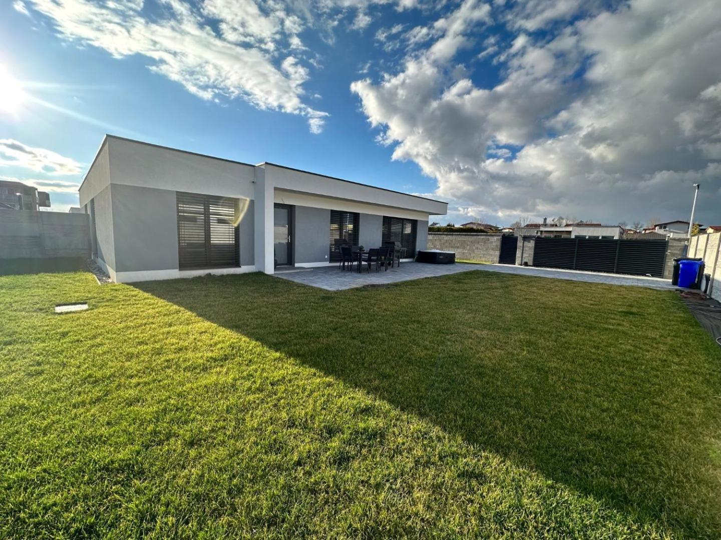 Klimatizovany Apartmanovy Dom S Virivkou, 9A Senec Exteriör bild