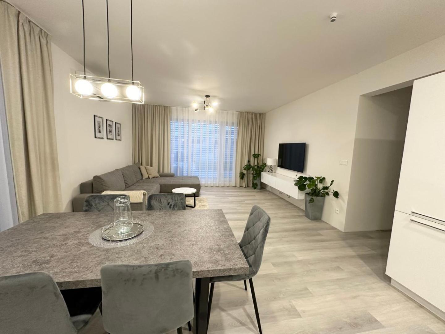 Klimatizovany Apartmanovy Dom S Virivkou, 9A Senec Exteriör bild
