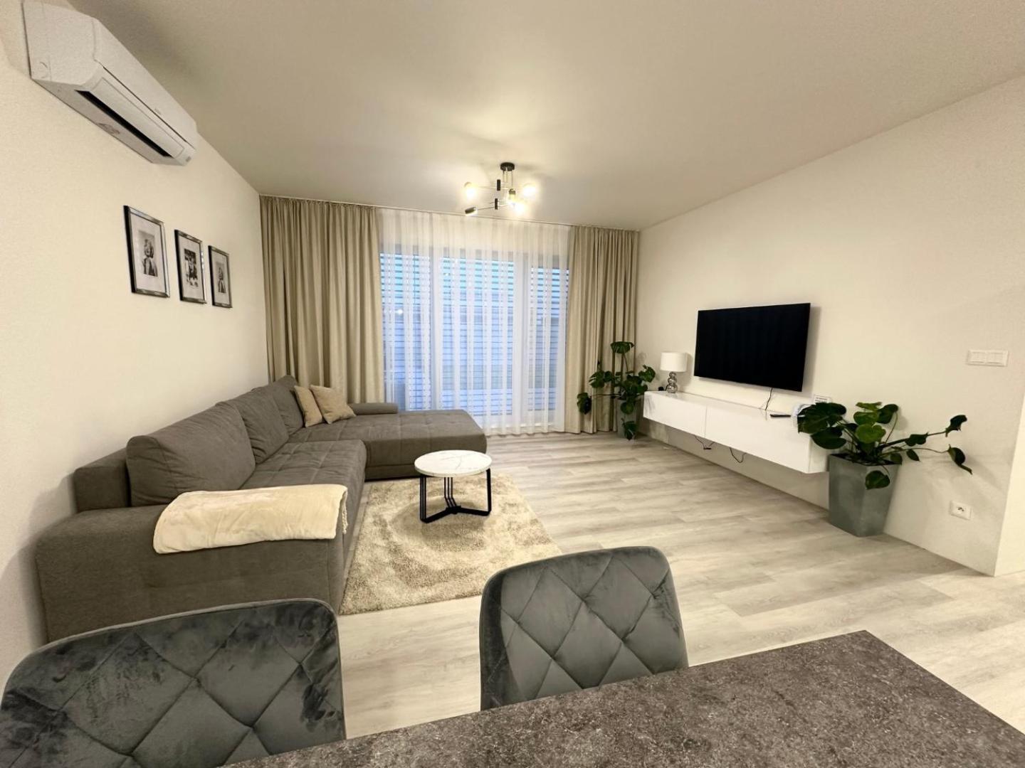 Klimatizovany Apartmanovy Dom S Virivkou, 9A Senec Exteriör bild