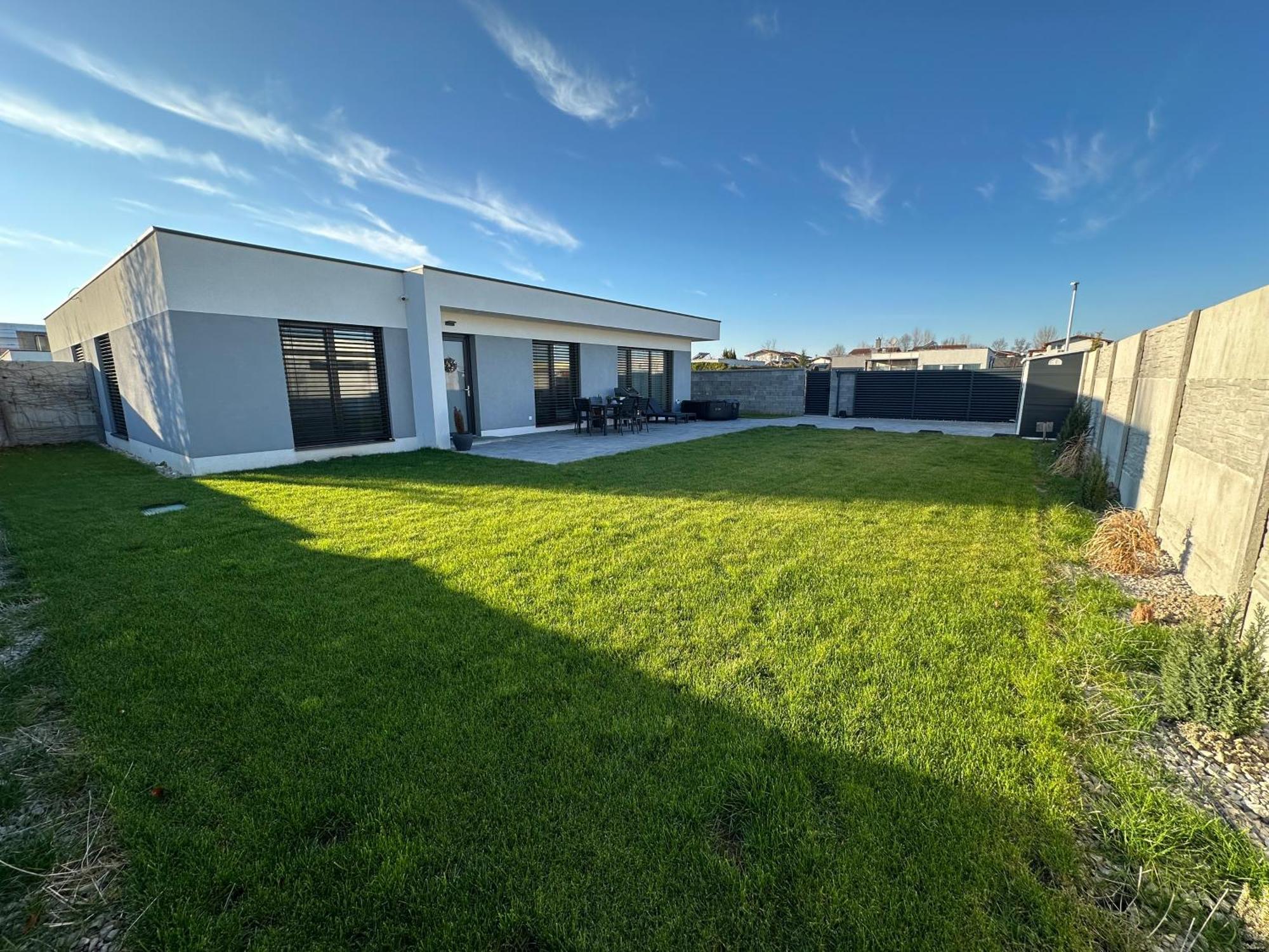 Klimatizovany Apartmanovy Dom S Virivkou, 9A Senec Exteriör bild