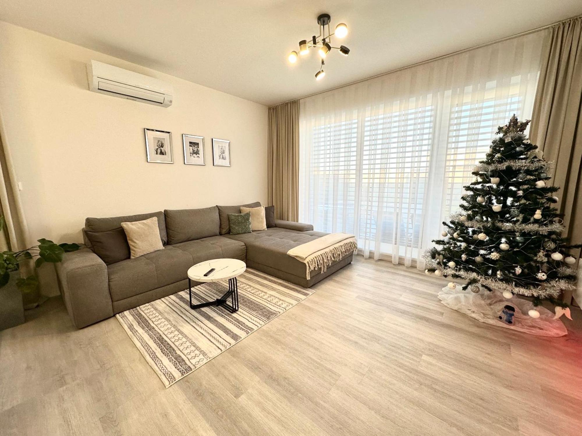 Klimatizovany Apartmanovy Dom S Virivkou, 9A Senec Exteriör bild