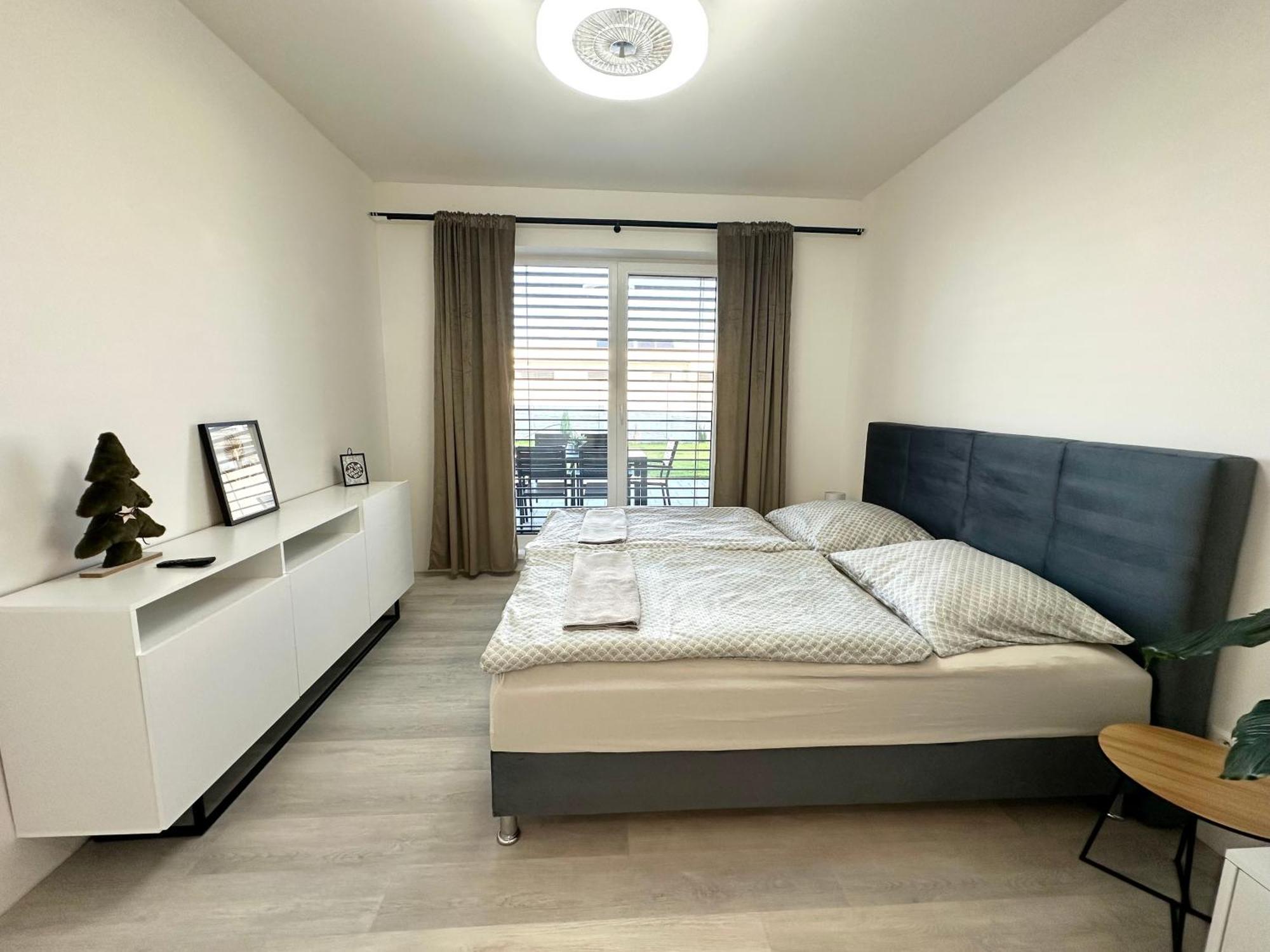 Klimatizovany Apartmanovy Dom S Virivkou, 9A Senec Exteriör bild